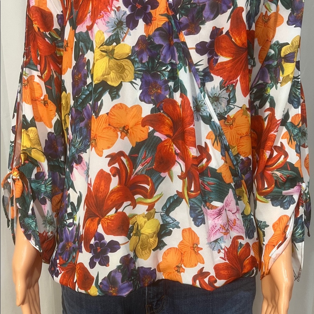 BOLD elements Multicolor Floral V-Neck Blouse - image 7